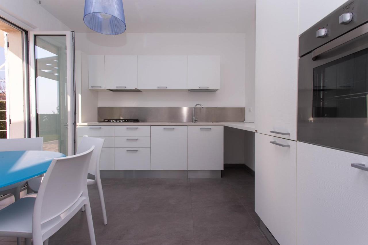 S018 - Sirolo, Nuovissimo Trilocale In Pietra Con Giardino Dx Apartment Luaran gambar