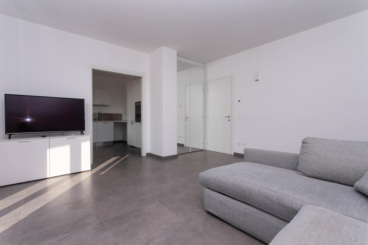 S018 - Sirolo, Nuovissimo Trilocale In Pietra Con Giardino Dx Apartment Luaran gambar