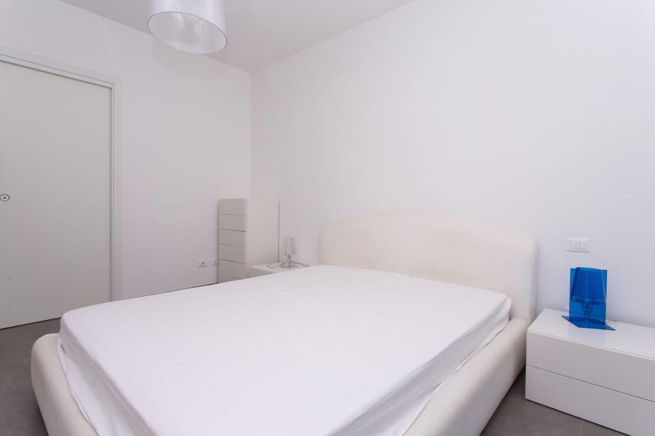 S018 - Sirolo, Nuovissimo Trilocale In Pietra Con Giardino Dx Apartment Luaran gambar