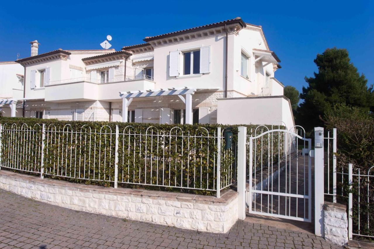 S018 - Sirolo, Nuovissimo Trilocale In Pietra Con Giardino Dx Apartment Luaran gambar