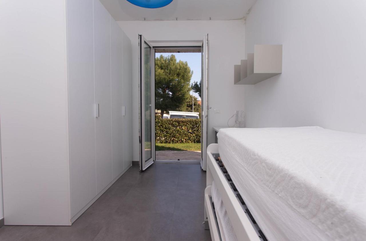 S018 - Sirolo, Nuovissimo Trilocale In Pietra Con Giardino Dx Apartment Luaran gambar